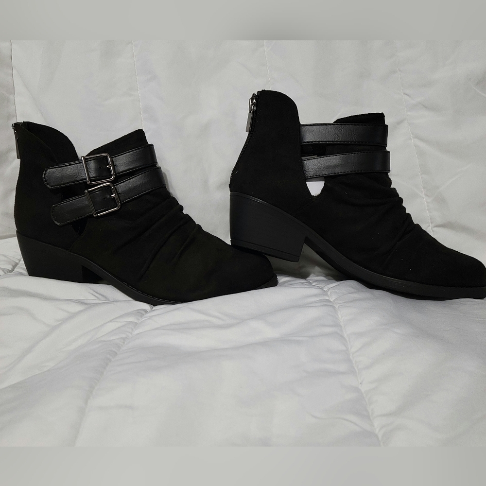 8 1/2 black booties New